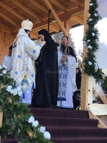 Binecuvântarea dată de PS Damaschin Dorneanul maicii stavrofore Sotiria Foto Ema Motrescu