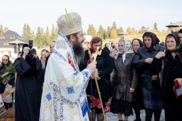 Slujbă de instalare a stareței Schitului „Maica Domnului Grabnic Ascultătoare” din Vicovu de Jos Foto Ema Motrescu