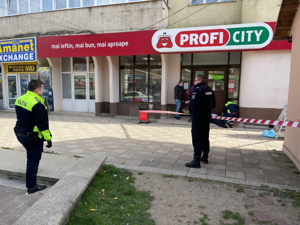 A căzut secerat în fața magazinului Profi și a murit