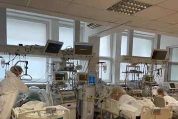 În criză de locuri, pacienții cu forme grave de Covid din ATI, care nu mai sunt contagioși, ar putea fi transferați la ATI non-Covid