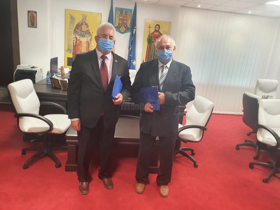 Primarul Ion Lungu a semnat cu SC Electromagnetica SA contract pentru achiziția și montarea a 7 stații de încărcare a vehiculelor electrice Primarul Ion Lungu a semnat cu SC Electromagnetica SA contract pentru achiziția și montarea a 7 stații de încărcare a vehiculelor electrice
