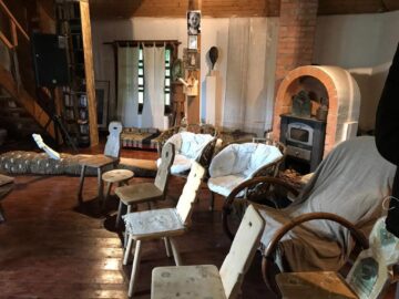 Fermierii de artă s-au reunit pentru workshopul anual de sculptură-arhitectură-agricultură