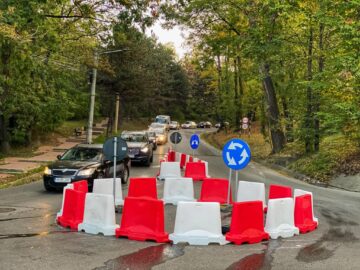 Noul sens giratoriu, amenjat pe str. Mitropoliei, la intersecția cu str. Parcului și str. Brădetului