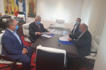 Primarul Ion Lungu a semnat cu SC Electromagnetica SA contract pentru achiziția și montarea a 7 stații de încărcare a vehiculelor electrice