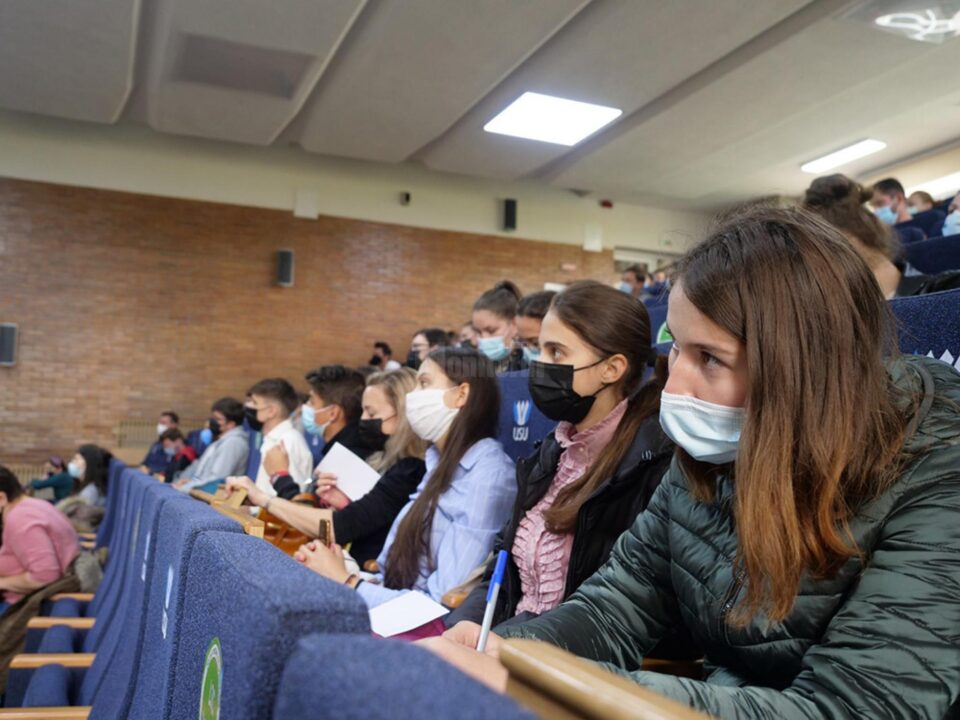Audiență în cadrul dezbaterii legate de pandemia COVID 19 la USV