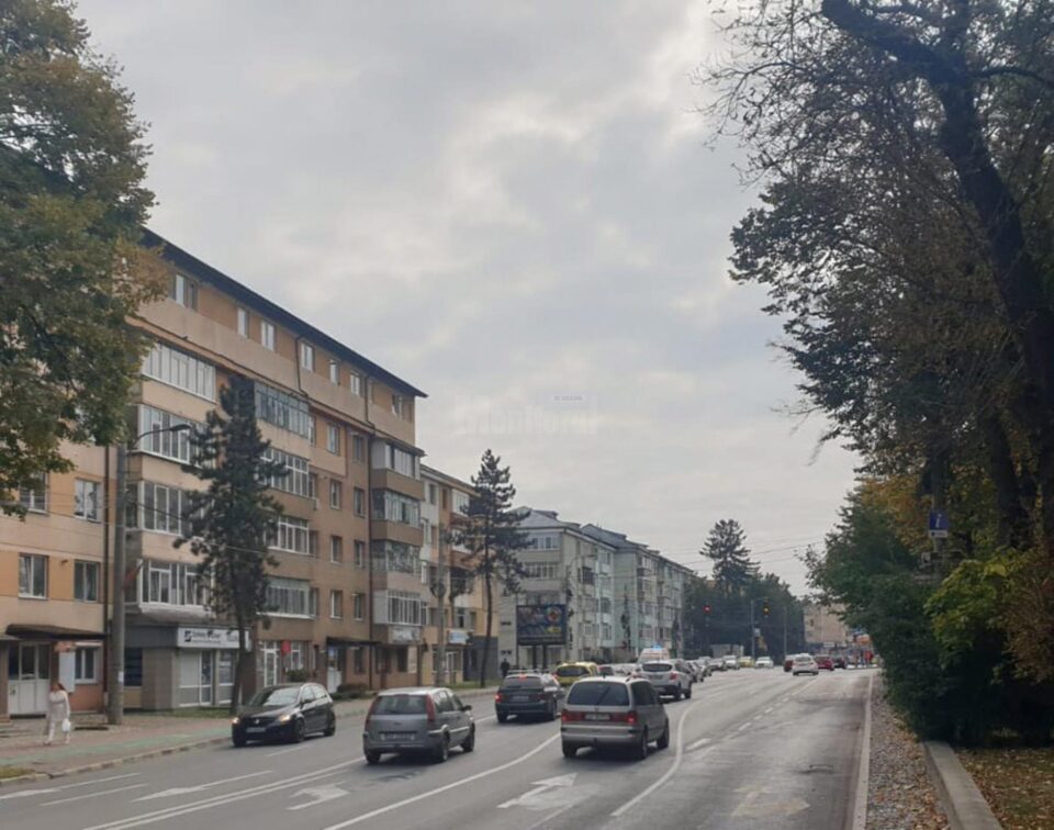 Prelungirea benzii de stocaj pe Bulevardul Ana Ipătescu pentru virarea la stânga, spre Ipotești