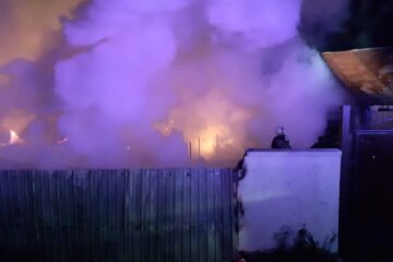 Două femei au ajuns la spital după un incendiu izbucnit în plină noapte