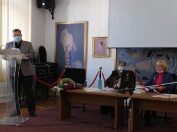 Scriitoarea Cornelia Petrescu și-a lansat la Suceava volumul „DAHU – povestiri pentru 24 seri”