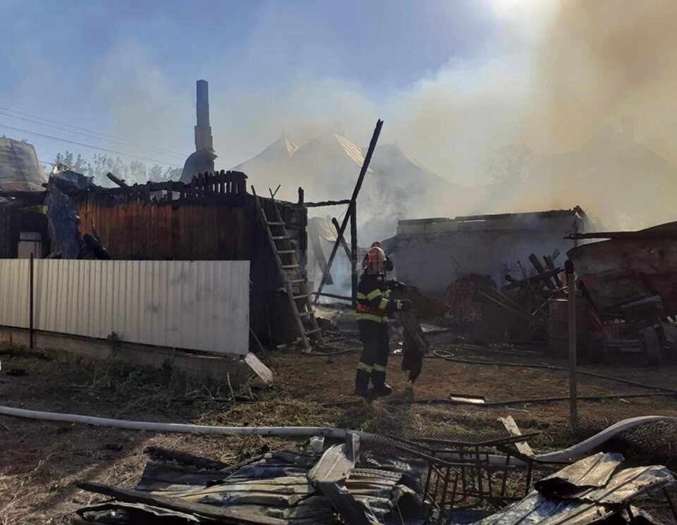 Incendiul de vineri la amiază de la Volovăț s-a soldat cu pagube de circa 60.000 de euro Incendiul de vineri la amiază de la Volovăț s-a soldat cu pagube de circa 60.000 de euro