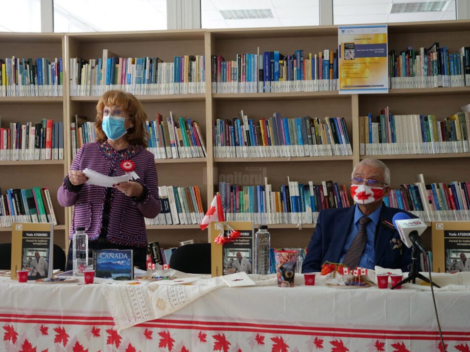 Prof. univ. Sanda-Maria Ardeleanu și autorul volumului, prof. Vania Atudorei, la lansarea ce a avut loc la USV Prof. univ. Sanda-Maria Ardeleanu și autorul volumului, prof. Vania Atudorei, la lansarea ce a avut loc la USV