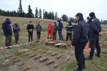 Posesorii de detectoare de metale, instruiți cum trebuie să procedeze când găsesc muniție de război