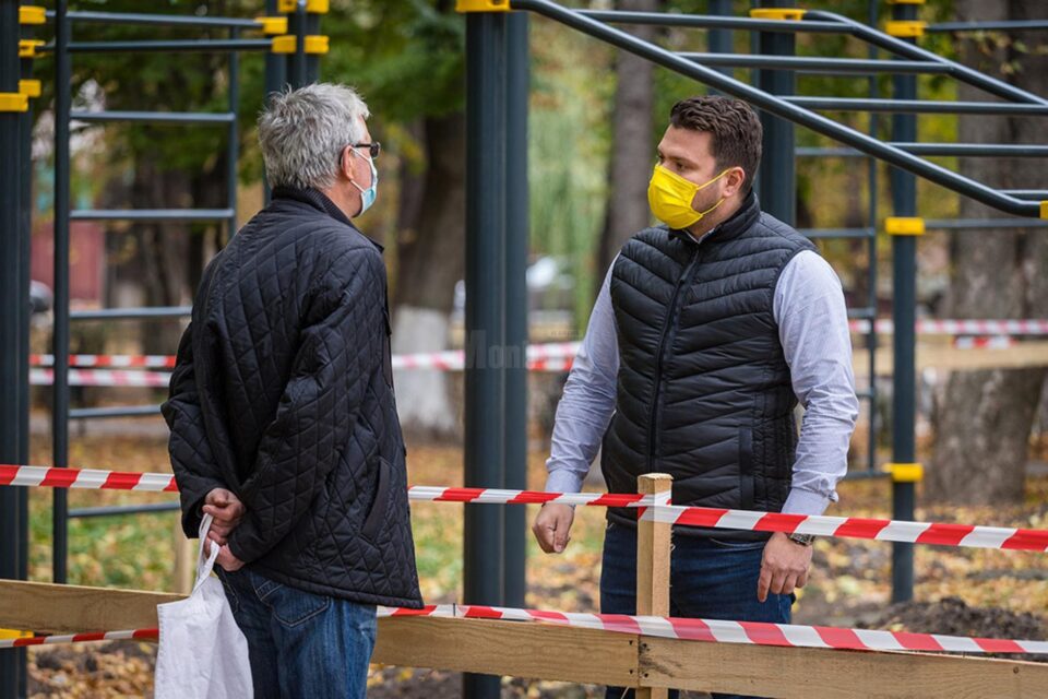 Bogdan Loghin a declarat că în acest parc va monta un complex de bare destinat activităților sportive