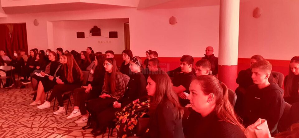 Ziua Holocaustului, marcată de elevii și profesorii de la Liceul Tehnologic Cajvana