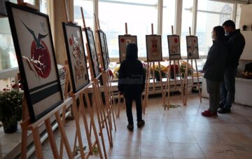 Artistul plastic Radu Bercea ne oferă noi „Simboluri” prin tehnica artelitului