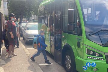 Autobuzul școlar din programul pilot introdus pe două trase din municipiul Suceava