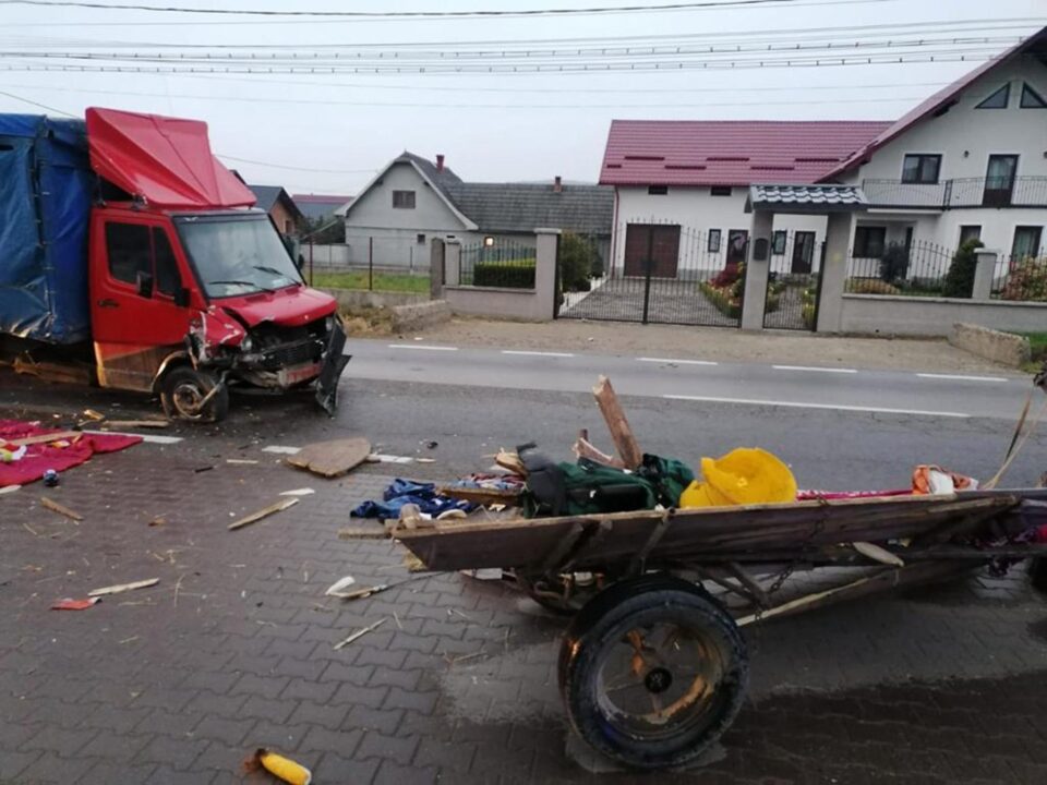 Accidentul s-a produs marți dimineață, în jurul orei 7.00, pe DN 17A, la Marginea