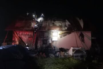 Incendiu la acoperișul unei vile din Bosanci