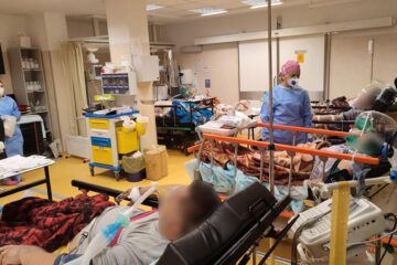 Opt oameni cu Covid, pe oxigen, au așteptat, ieri, în UPU Suceava un loc la ATI
