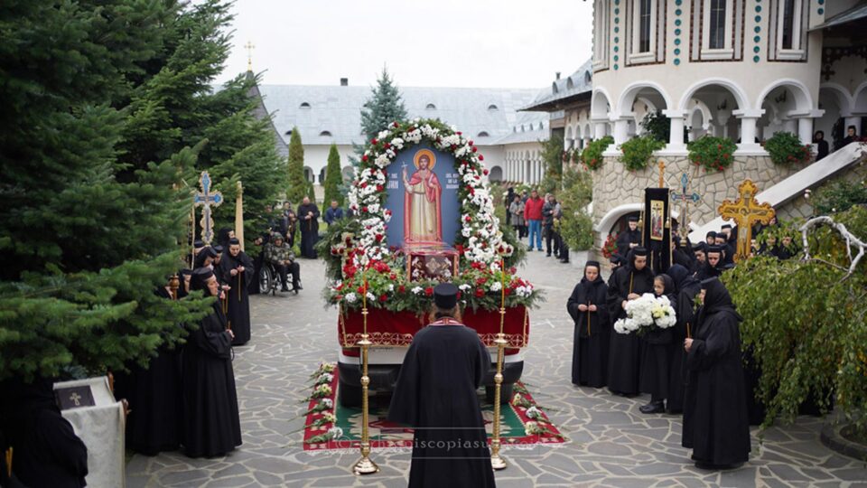 Procesiunea cu moaștele Sfântului Mare Mucenic Ioan cel Nou Sursa: Arhiepiscopia Sucevei și Rădăuților Procesiunea cu moaștele Sfântului Mare Mucenic Ioan cel Nou Sursa: Arhiepiscopia Sucevei și Rădăuților