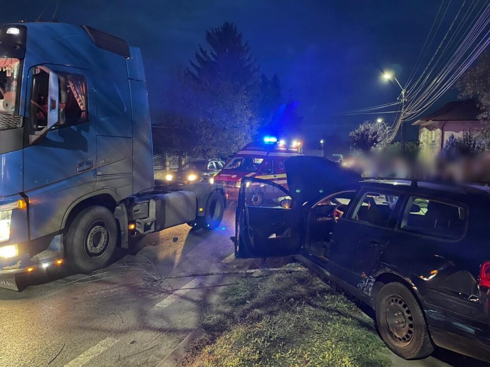 Coliziune între un autoturism și un cap tractor, în Șcheia