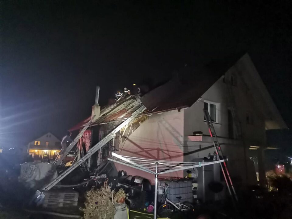 Incendiu la acoperișul unei vile din Bosanci
