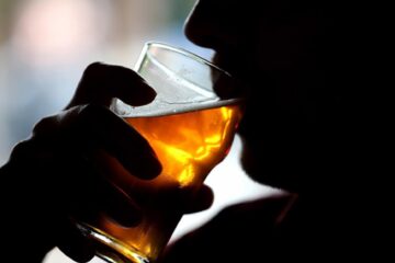 De ce consumul de alcool devine periculos. Foto: digi24.ro