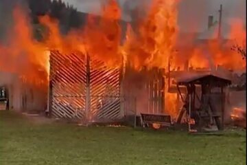 Anexele din lemn au ars violent