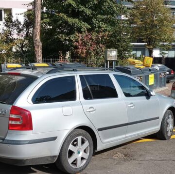 Marcajele rutiere din zona punctelor de colectare a gunoiului, refăcute – mașinile parcate pe ele vor fi ridicate