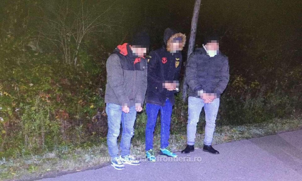 Trei dintre migranții retinuți