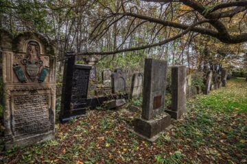 Cimitirul evreiesc din Rădăuți va fi integrat într-un circuit turistic despre istoria orașului