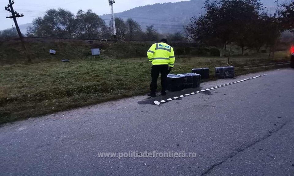 Colete cu țigări de contrabandă abandonate