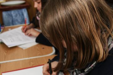 Alți 30 de elevi și profesori infectați cu SARS-CoV-2. Au trecut în online 21 de clase