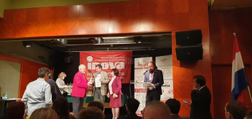 Acordarea premiului INOVA echipei de cercetători de la USV