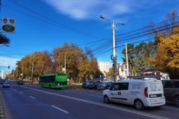 O taxatoare de pe un autobuz TPL s-a lovit la genunchi, dupa o frana brusca în zona Magazinului Bucovina