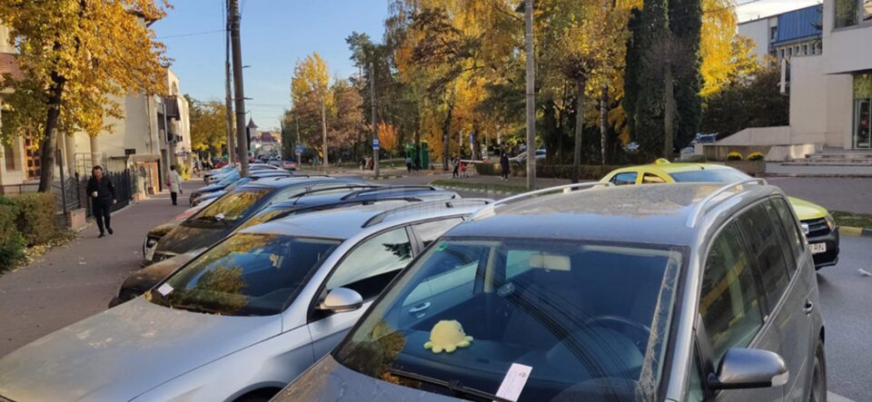Locurile de parcare de pe strada Universității și alte patru străzi din Suceava au devenit cu plată