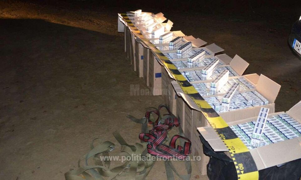 Aproape 9.000 de pachete cu țigări, abandonate de traficanți