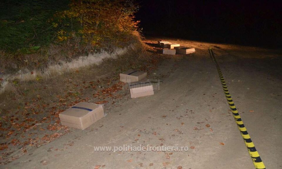 Aproape 9.000 de pachete cu țigări, abandonate de traficanți