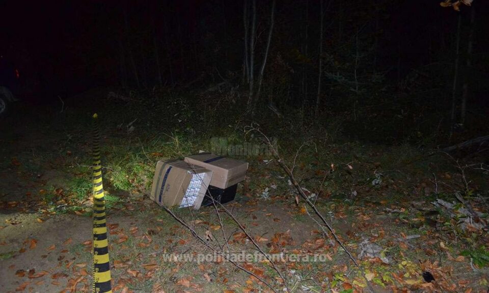 Aproape 9.000 de pachete cu țigări, abandonate de traficanți