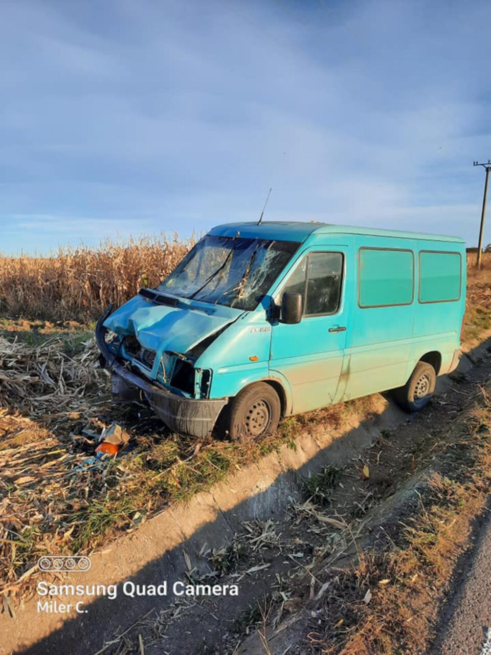 Impactul a fost violent, iar căruța făcută bucăți