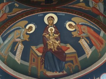 Lucrările de pictură în tehnică fresco din interiorul Catedralei „Nașterea Domnului”, din Suceava, au fost demarate în 2018 6