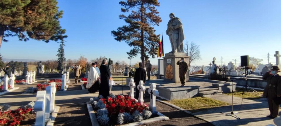 Ziua Armatei Române, marcată prin depunerea de coroane de flori la Monumentul Eroilor