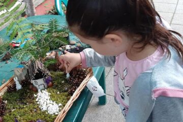 Copii de la mai multe școli și grădinițe au realizat machete folosind diverse materiale naturale