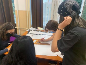 Zeci de elevi de la Colegiul de Artă Suceava au participat la proiectul educațional „Alege libertatea! Trafic de idei bune!”