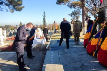 Ziua Armatei Române, marcată la Suceava prin depunerea de coroane de flori la Monumentul Eroilor