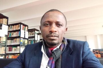 Amos Kamsu Souoptetcha, profesor la Universitatea din Maroua, Camerun, bursier post-doctoral „Eugen Ionesc” la Universitatea „Ștefan cel Mare” din Suceava, în anul universitar 2021-2022