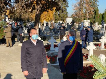 Ziua Armatei Române, marcată prin depunerea de coroane de flori la Monumentul Eroilor