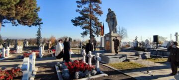 Ziua Armatei Române, marcată prin depunerea de coroane de flori la Monumentul Eroilor