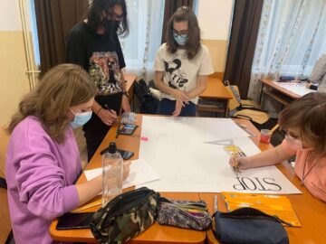 Zeci de elevi de la Colegiul de Artă Suceava au participat la proiectul educațional „Alege libertatea! Trafic de idei bune!”