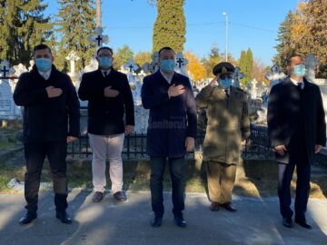 Ziua Armatei Române, marcată prin depunerea de coroane de flori la Monumentul Eroilor