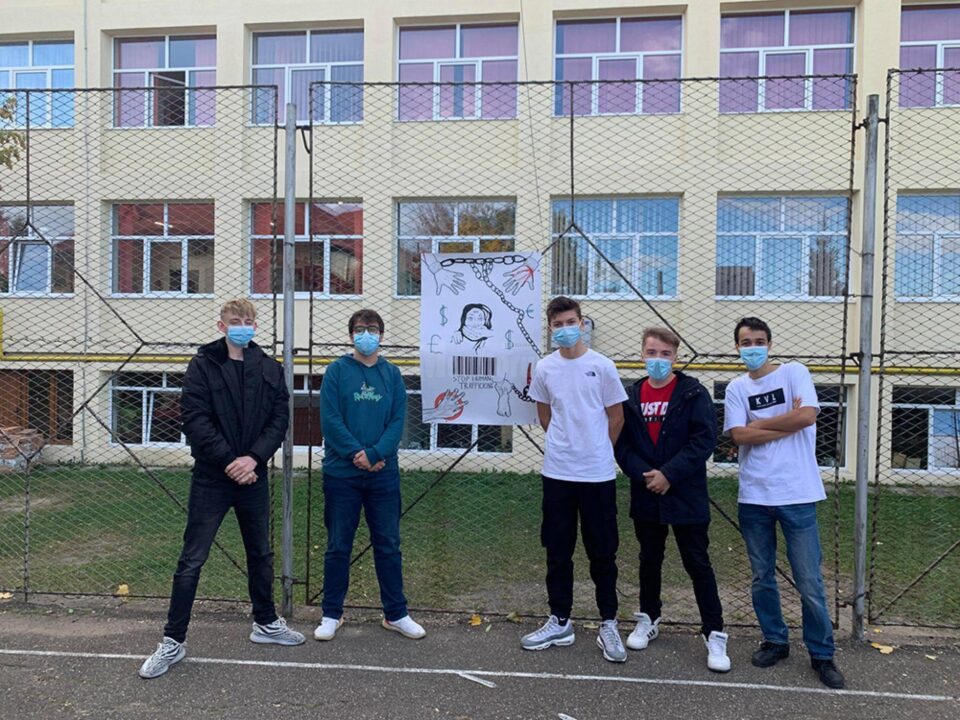 Zeci de elevi de la Colegiul de Artă Suceava au participat la proiectul educațional „Alege libertatea! Trafic de idei bune!”